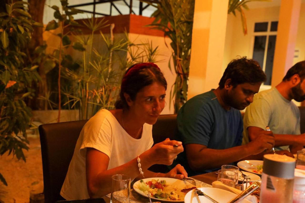 Molar Wave Hotel Himmafushi Buitenkant foto
