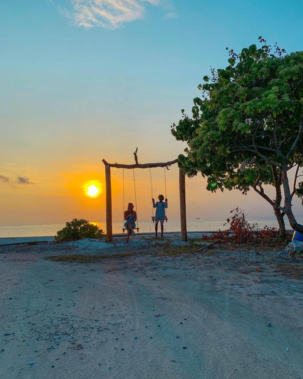 Molar Wave Hotel Himmafushi Buitenkant foto